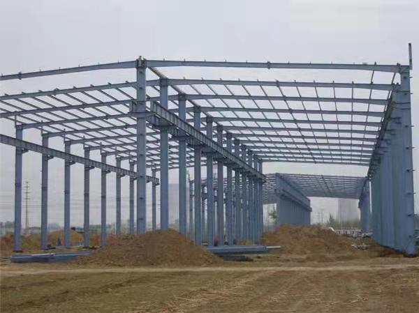 鋼結構的主要特征抗風力型鋼結構工程建筑重量較輕、強度大、總體剛度好、形變能力強